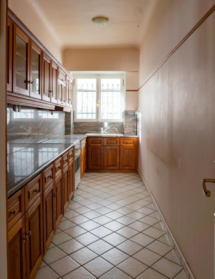Hadrians Den In Heart Of Plaka By Jj Hospitality Athens